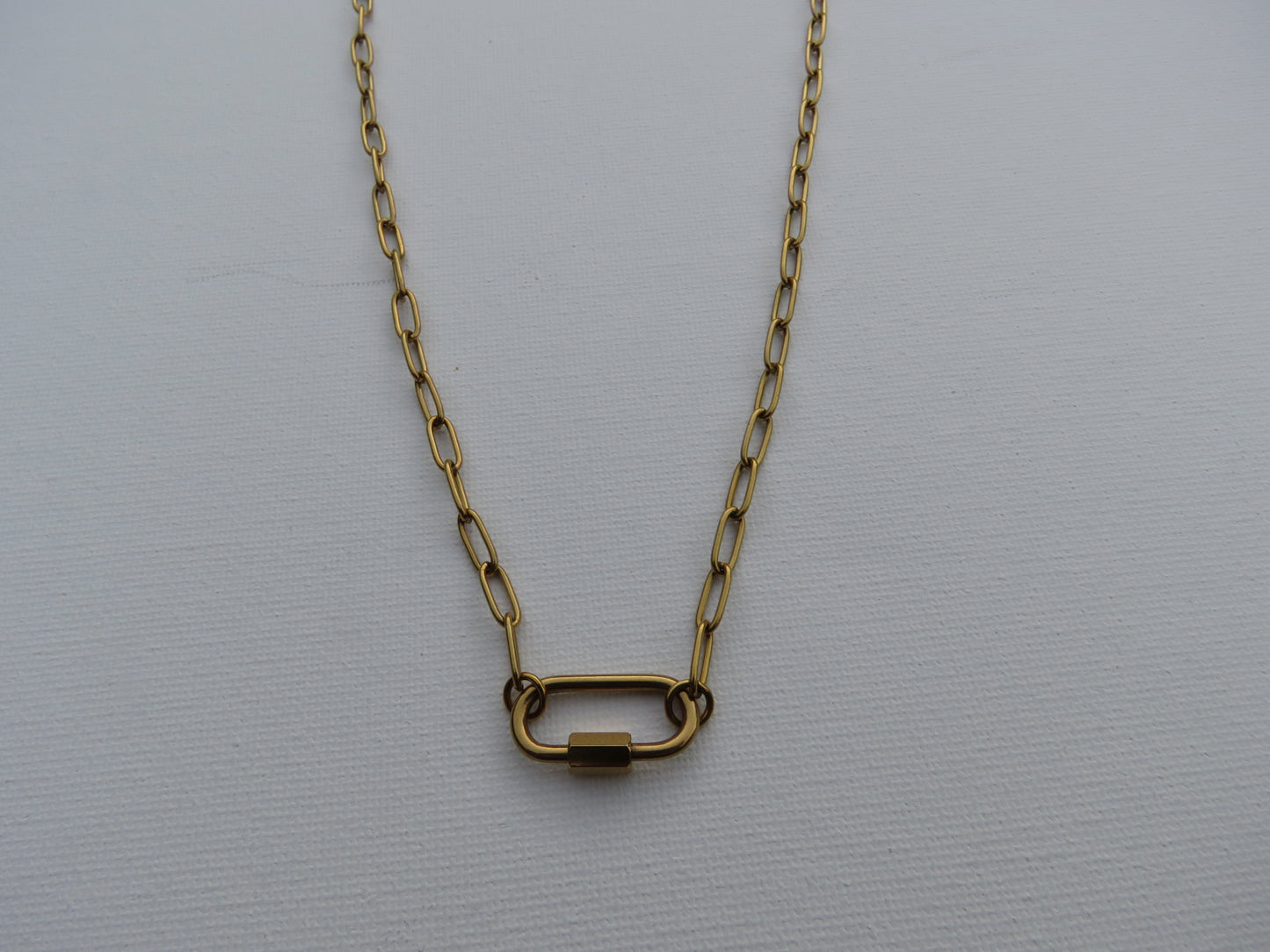 Paperclip chain base
