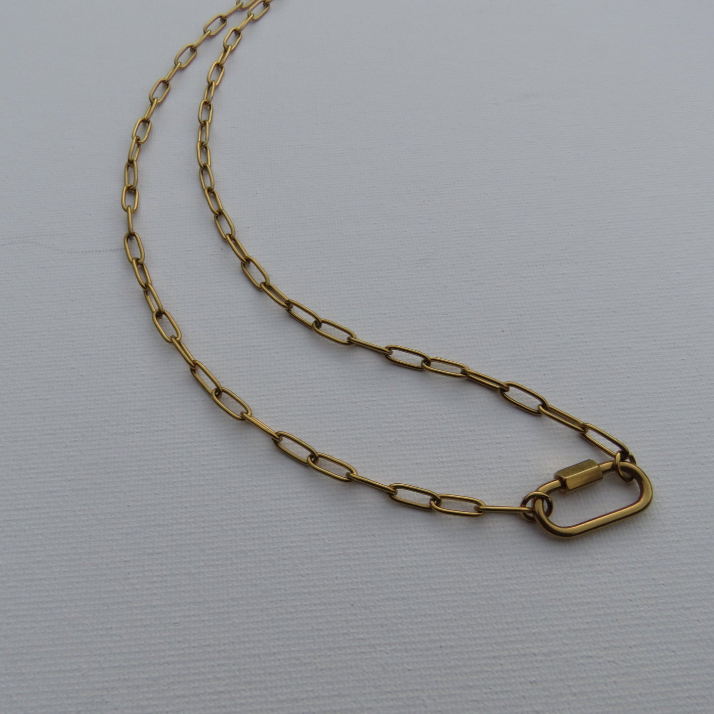 Paperclip chain base